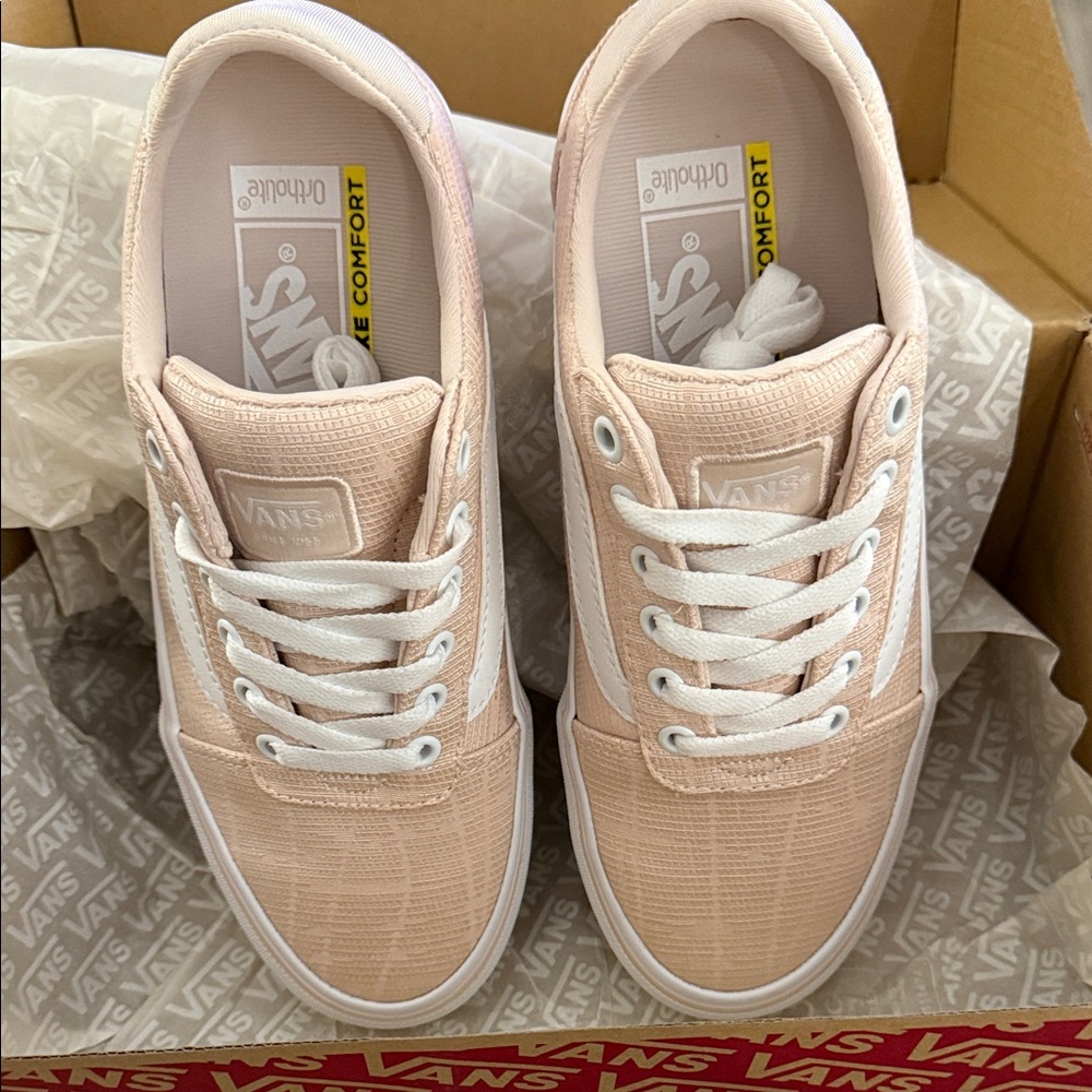 NEW IN BOX Vans Women's Pale Pink Low-Top Canvas Sneakers